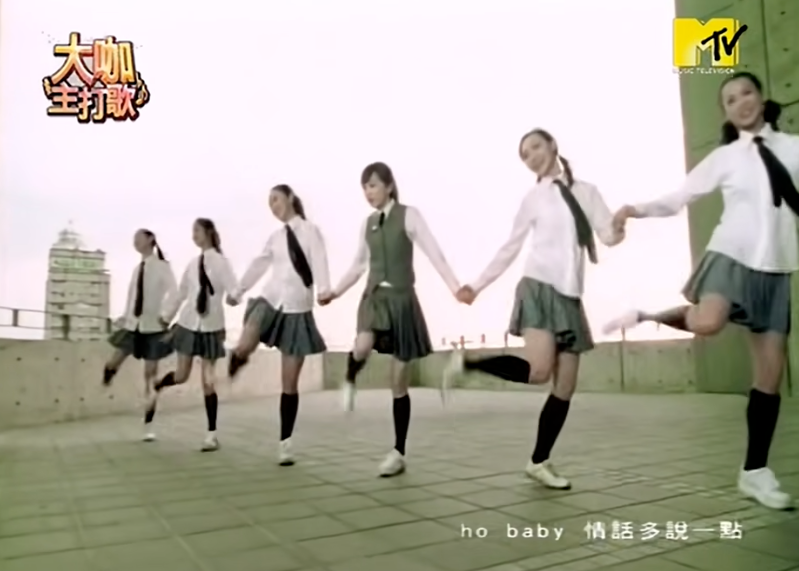 图源:《爱你》mv 图源:《爱你》mv